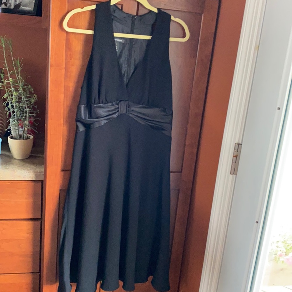 Black sleeveless formal dress